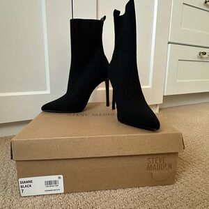 Steve Madden Black Dianne ribbed boot size 7